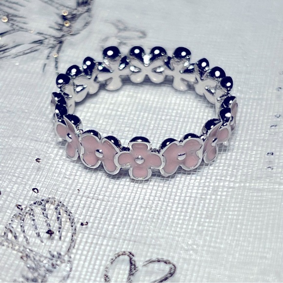 Trendy Pink Flower Wreath Ring - Picture 2 of 3